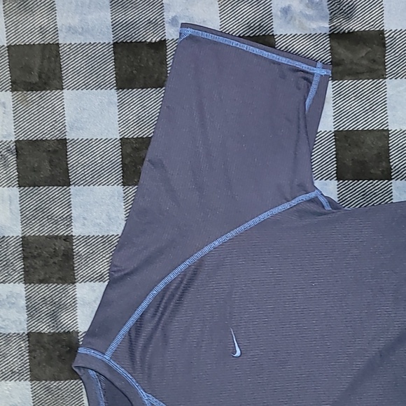 Vintage. 90's. NIKE. Sphere-dry. Tee-shirt size Large. Like-new - Picture 6 of 15